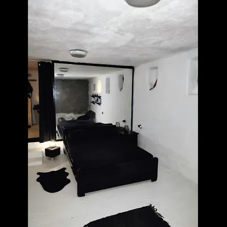 Artemis Pyrgi No1 * Platys Gialos (Mykonos)